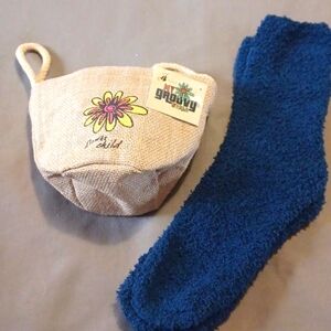 Natural colored fiber mini tote with fuzzy socks